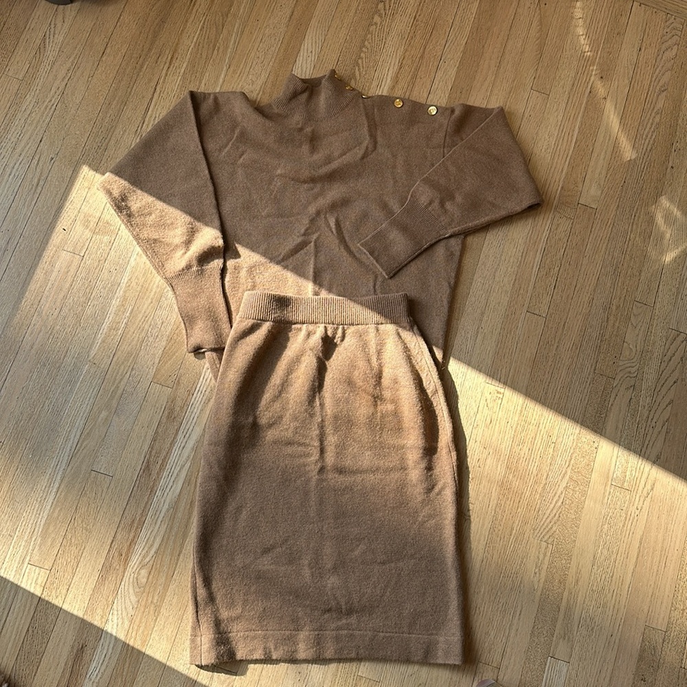 Elegant Brown Women's Sweater Set - Picture 15 of 16